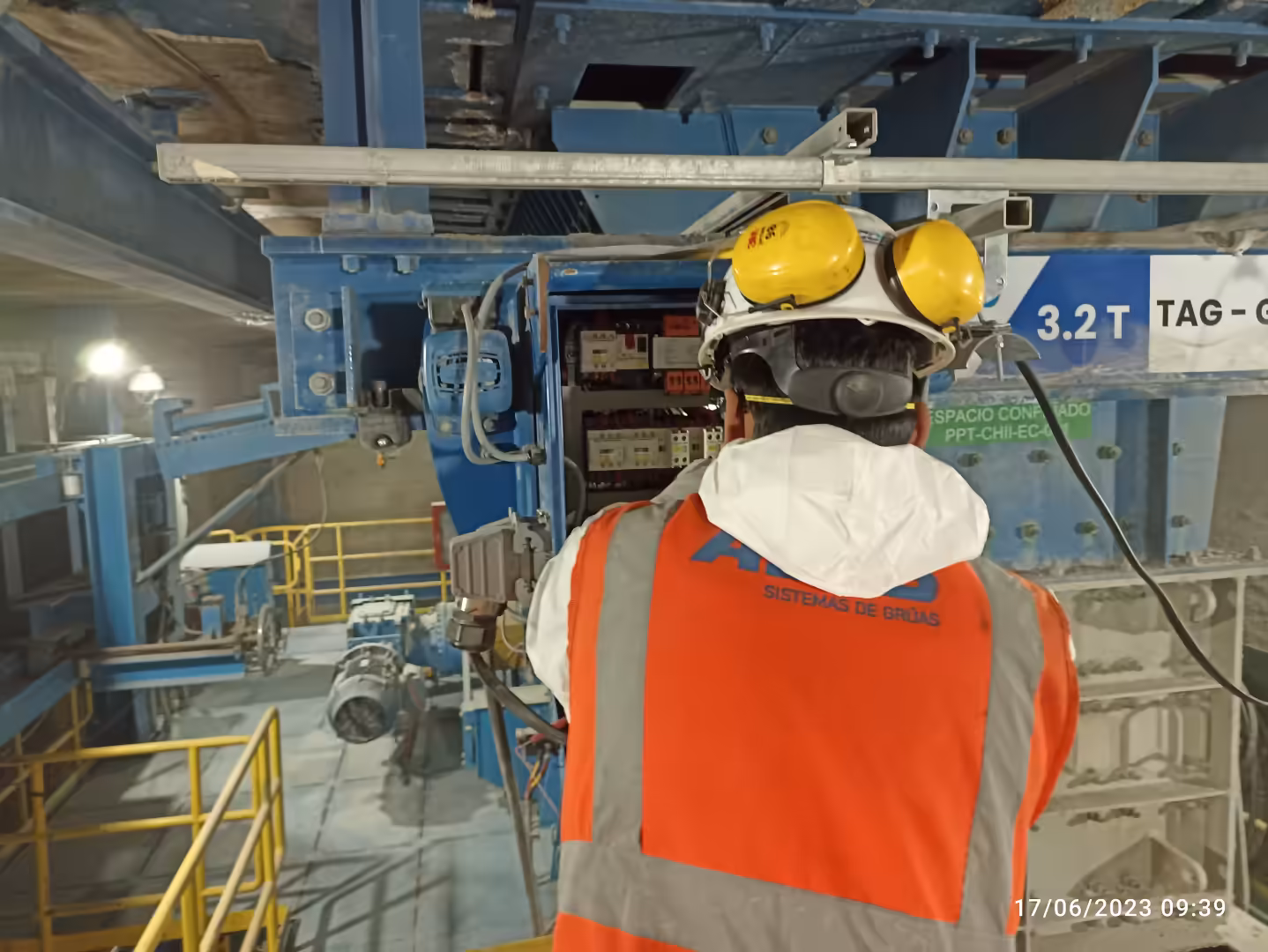 Auditoría técnica de puentes grúa en planta industrial — IZACORP KRANSYSTEME Lima Perú